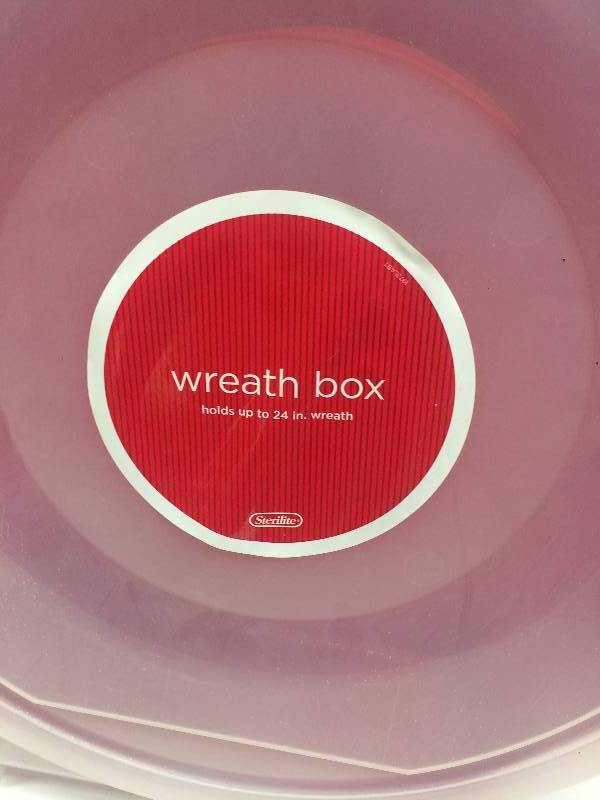 Sterilite Wreath Box