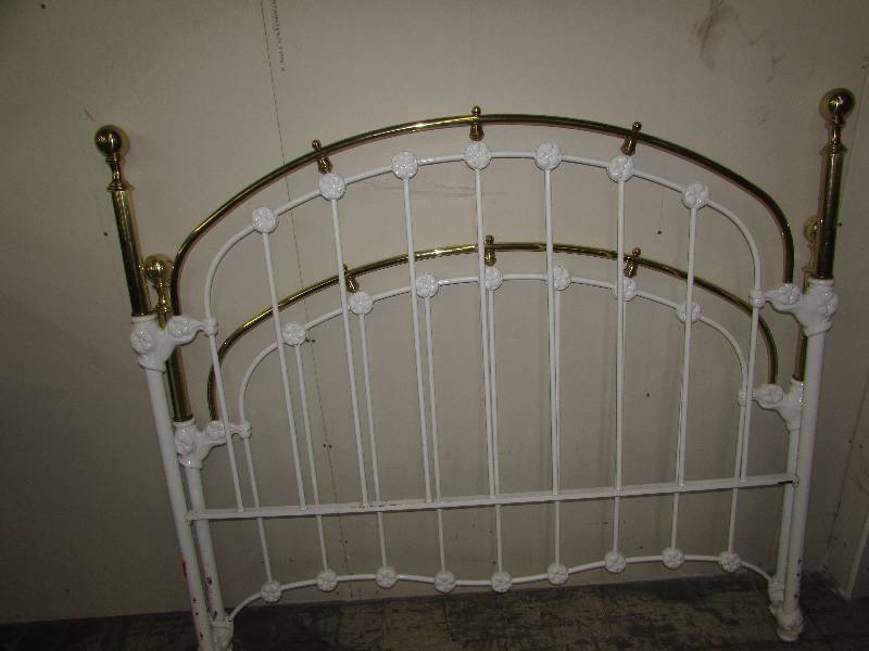 lot 5 image: Brass head and foot boards