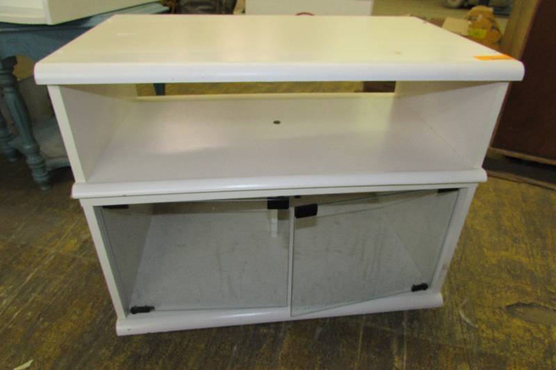 lot 7 image: TV Cabinet