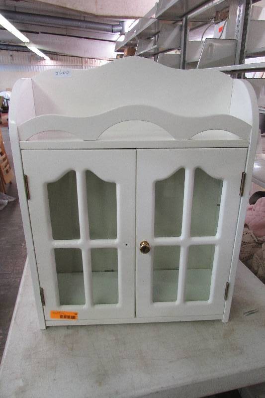 lot 10 image: Small wall cabinet