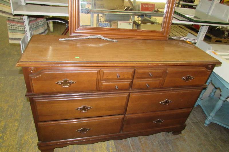 lot 9 image: Dresser and Mirror