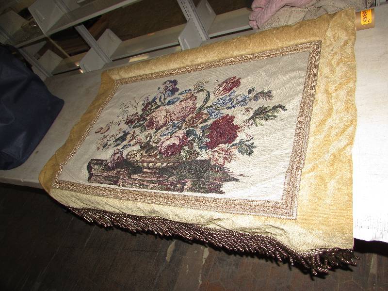 lot 14 image: Wall Tapestry