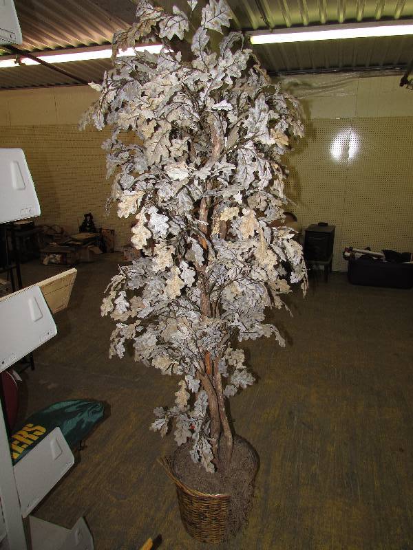 lot 16 image: Artificial Oak Tree