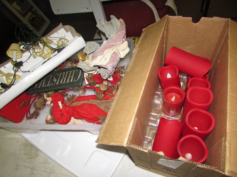 lot 29 image: Holiday Items