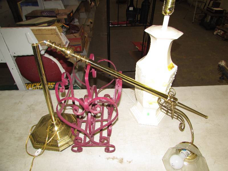 lot 31 image: Lamp and metal magazine rack