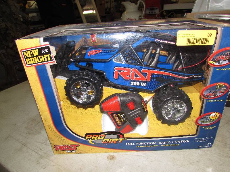 lot 39 image: New Bright Radio Control Truck