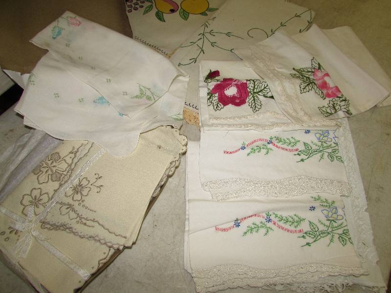 lot 42 image: Linens