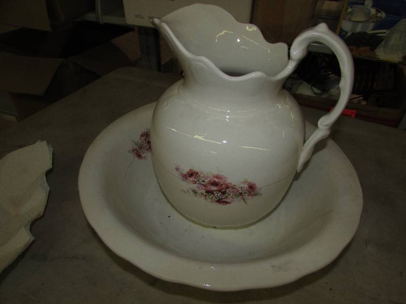 lot 44 image: Wash bowl and pitcher
