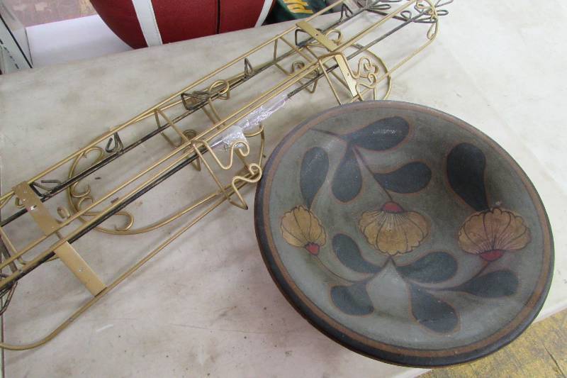 lot 45 image: Decorative bowl and plate racks