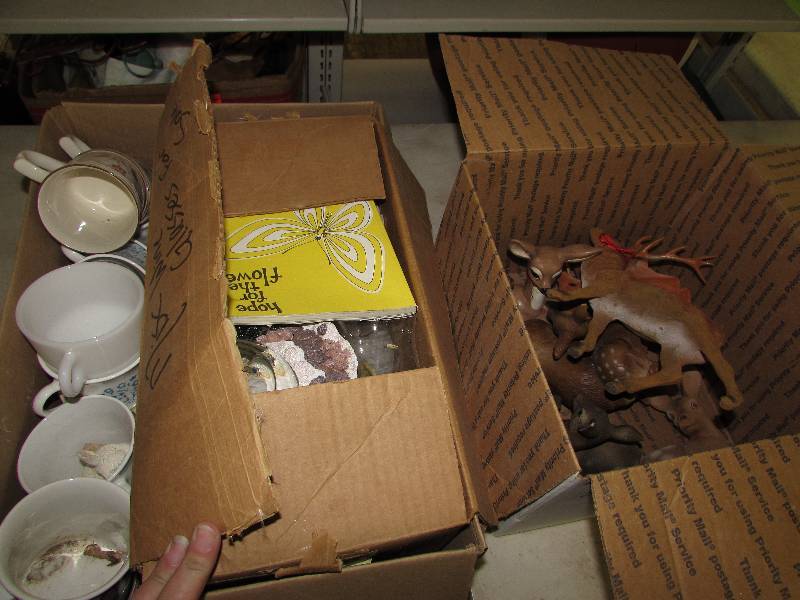 lot 52 image: Household Misc