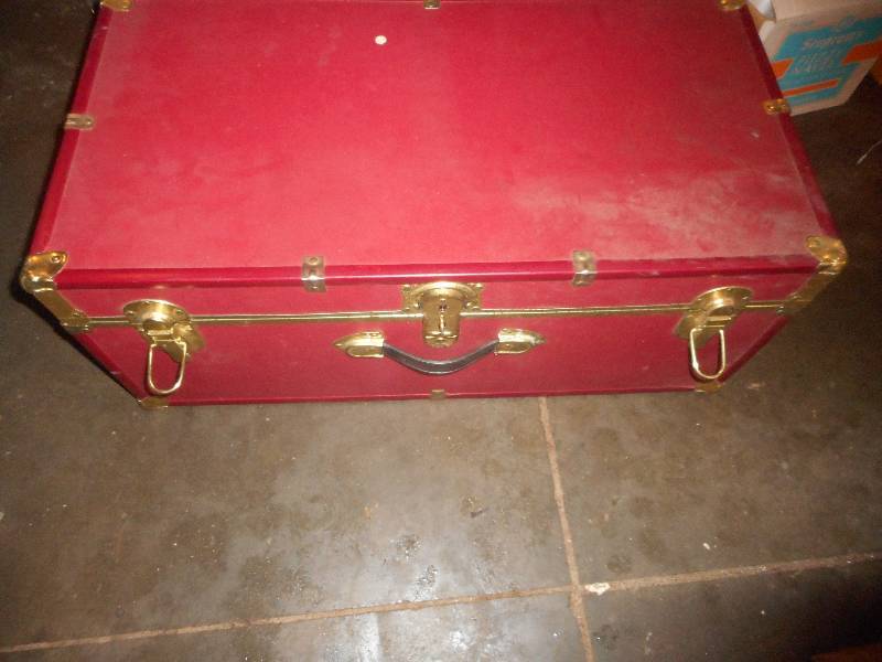 BURGANDY TRUNK