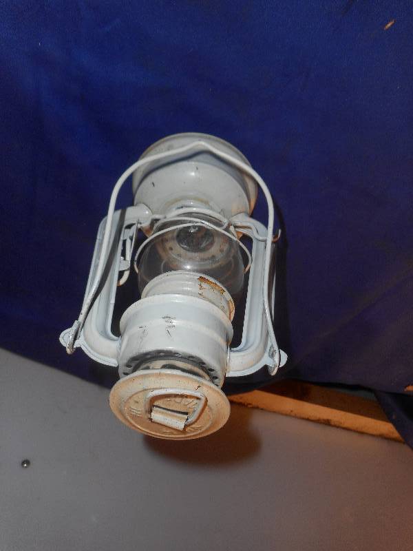 VINTAGE OIL LANTERN