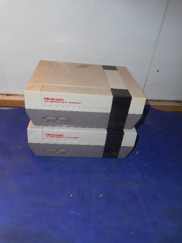 2 COLLECTIBLE NINTENDO GAME SYSTEMS