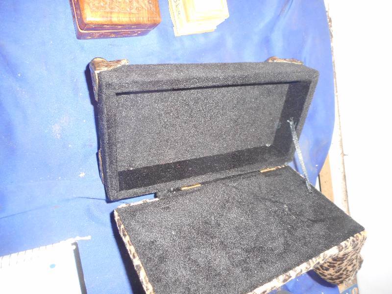 3 VINTAGE JEWLERY BOXES