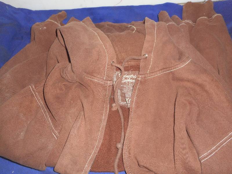 2 LG ZIP UP SWEAT SHIRTS
