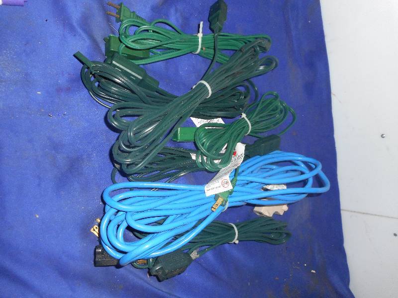 MULTIPLE EXTENSION CORDS