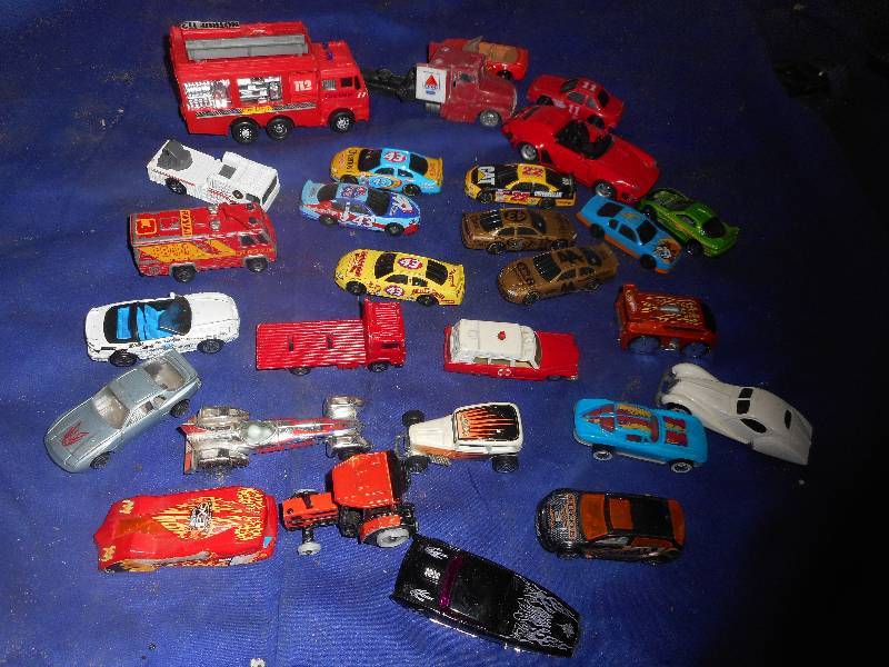 COLLECTIBLE CARS ANS TRUCKS
