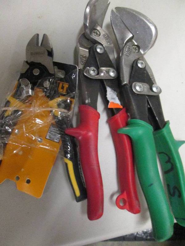 lot 53 image: 3 snips 1 dewalt and 2 wiss open bo...