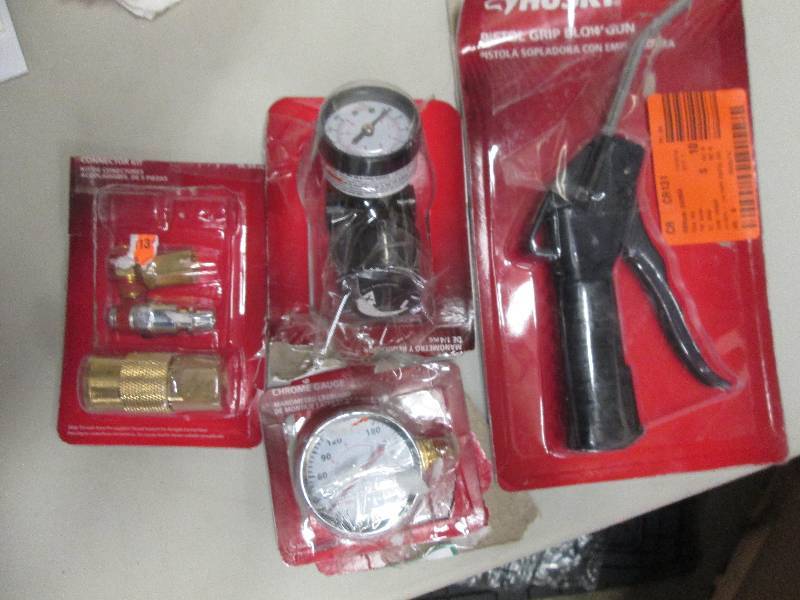 lot 54 image: 2 preassure gauges , 1 connector ki...