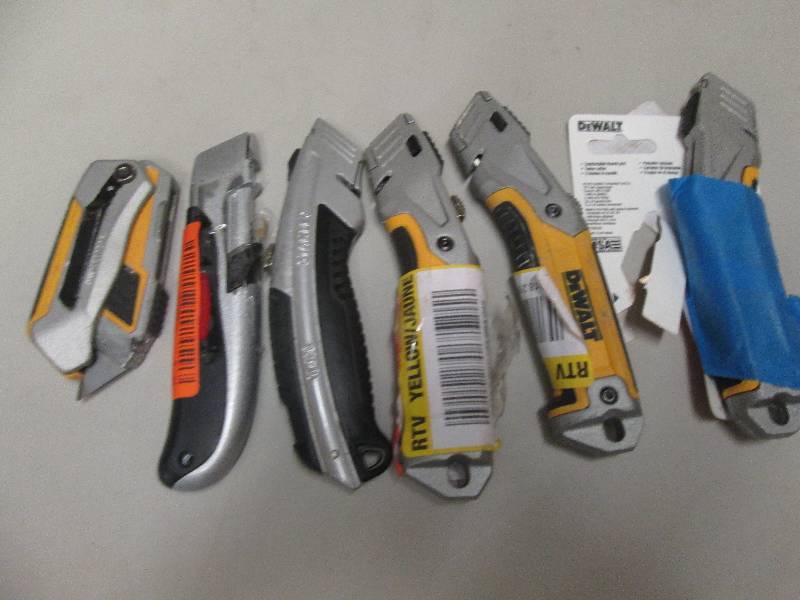 lot 58 image: lot of utility knives open box ...