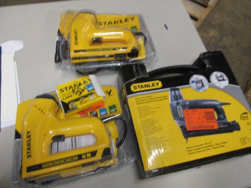 lot 59 image: 3 electric staplers untested open b...