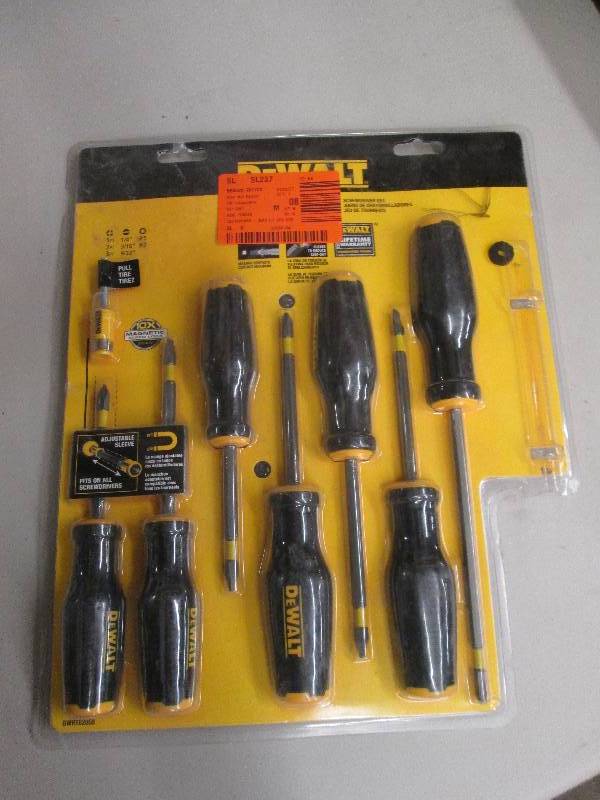 lot 96 image: dewalt max fit 8pc screw driver set...