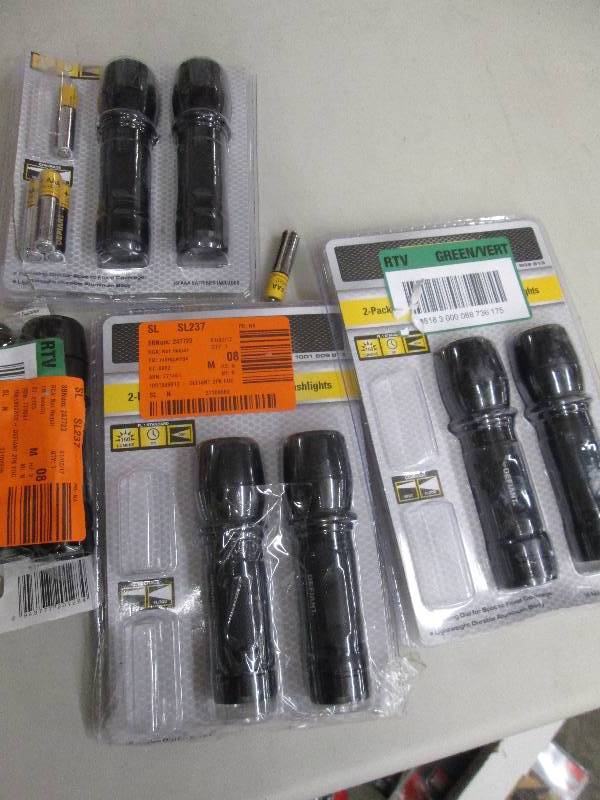 lot 109 image: 8 defiant small flashlights open bo...