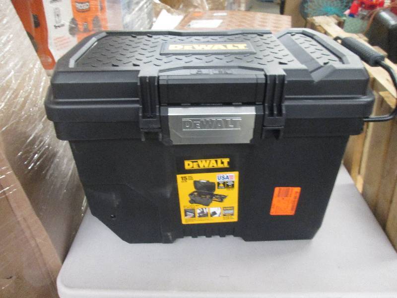 lot 123 image: dewalt 15 gallon chest missing one ...