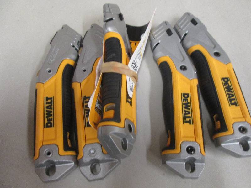 lot 241 image: 5 dewalt utility knives open box ...
