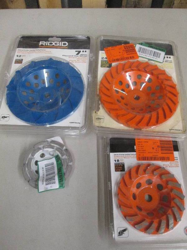 lot 284 image: 4 concrete grinding blades open box...