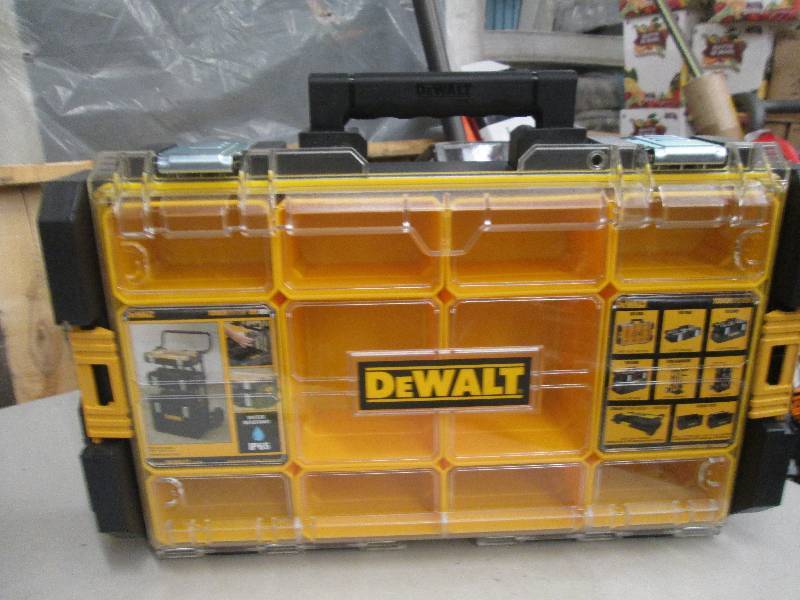 lot 332 image: dewalt ds100 organizer looks new 21...