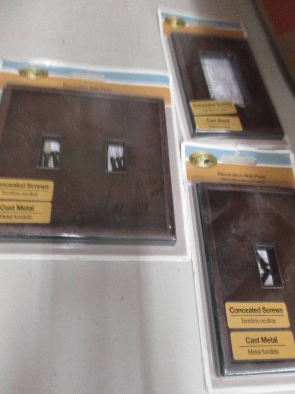lot 400 image: box of decorative wall plates for l...