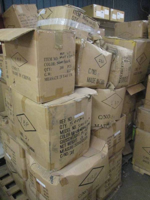 lot 429 image: pallet of older style cell phone ca...