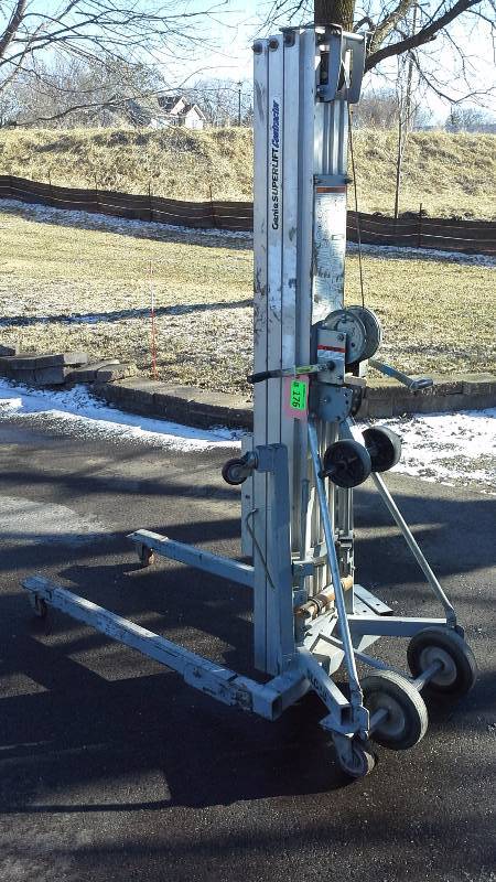 lot 176 image: Genie SLC-18 Superlift Material Lift