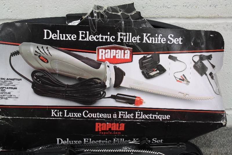 lot 15A image: Rapala Deluxe Electric Filet Knife Set
