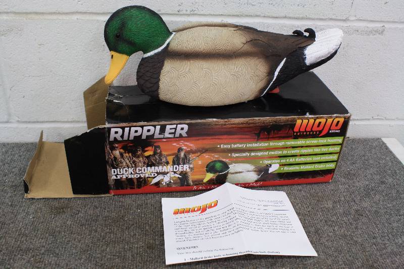 lot 11 image: MOJO Rippler Floating Motion Decoy