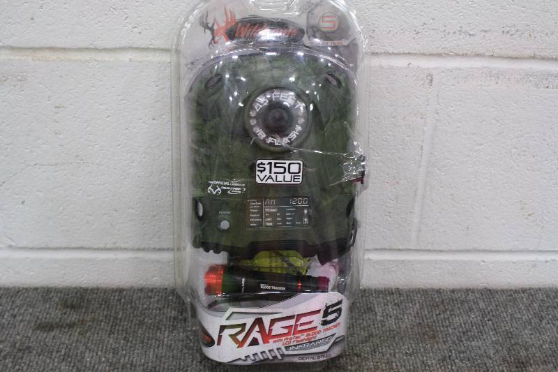 lot 29 image: Rage 5 Blood Tracker LED Flashlight