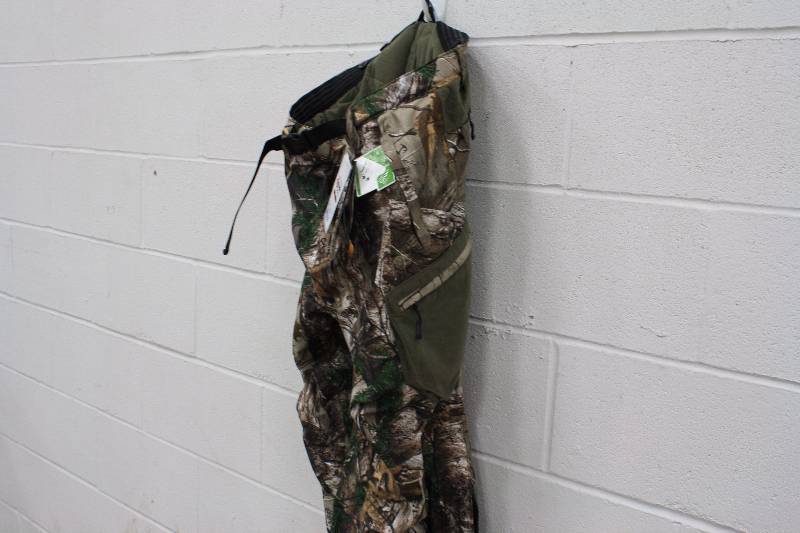 lot 15B image: RealTree Bibs Mens Medium  New $119.99