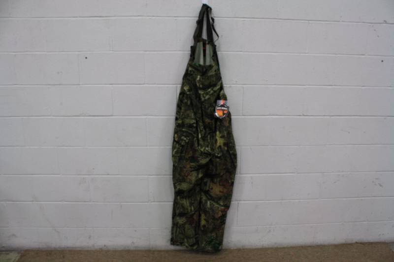 lot 73 image: Mossy Oak Camo Bibs XXL  Mens