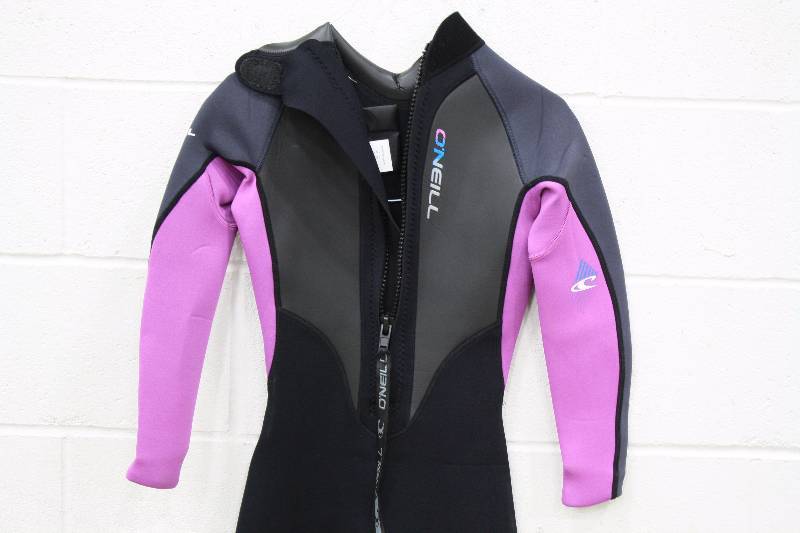 lot 13A image: Oniell Womens Size 4 Wetsuit