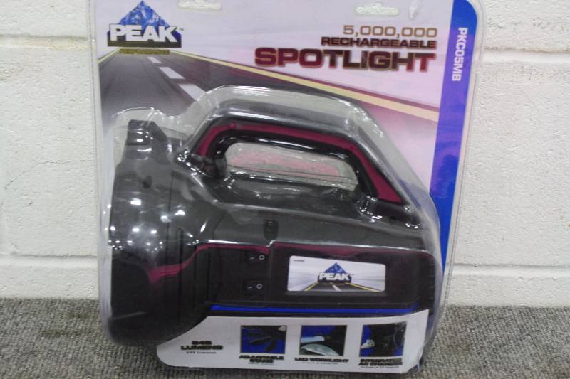 lot 104 image: Peak 5,000,000 Rechargable spotlight 645 Lumus New