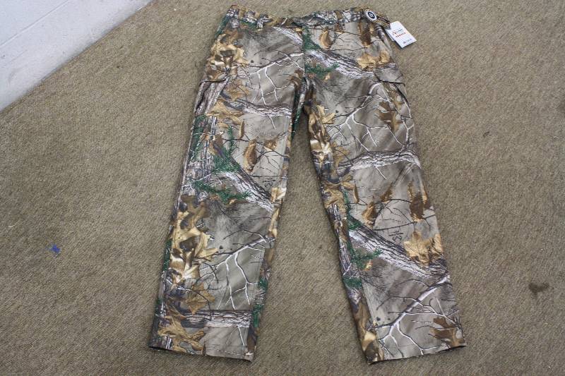 lot 115 image: Realtree Xtra Pants Size Large