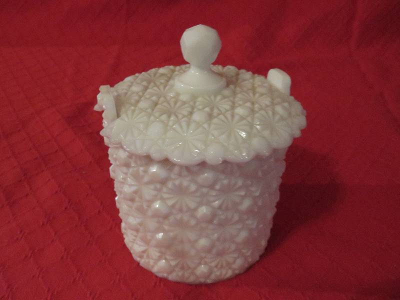 lot 8 image: Vintage Fenton Dish