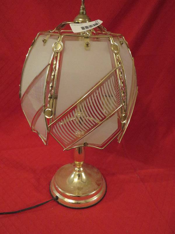 lot 17 image: Table Lamp