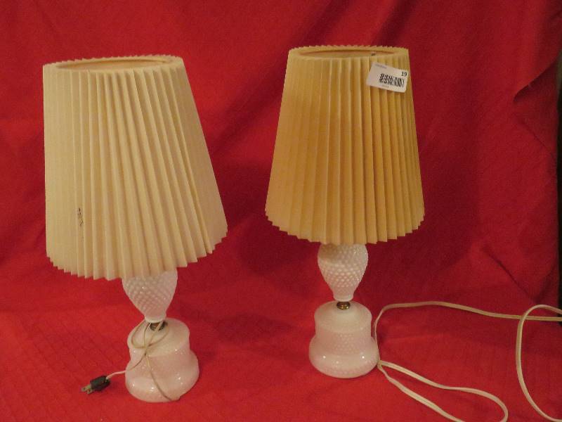 lot 19 image: Vintage Table Lamps