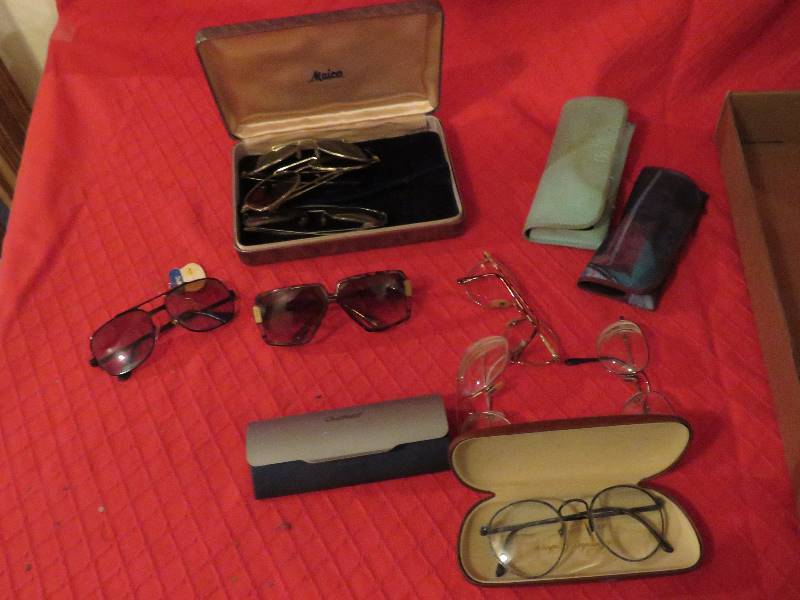 lot 24 image: Glasses