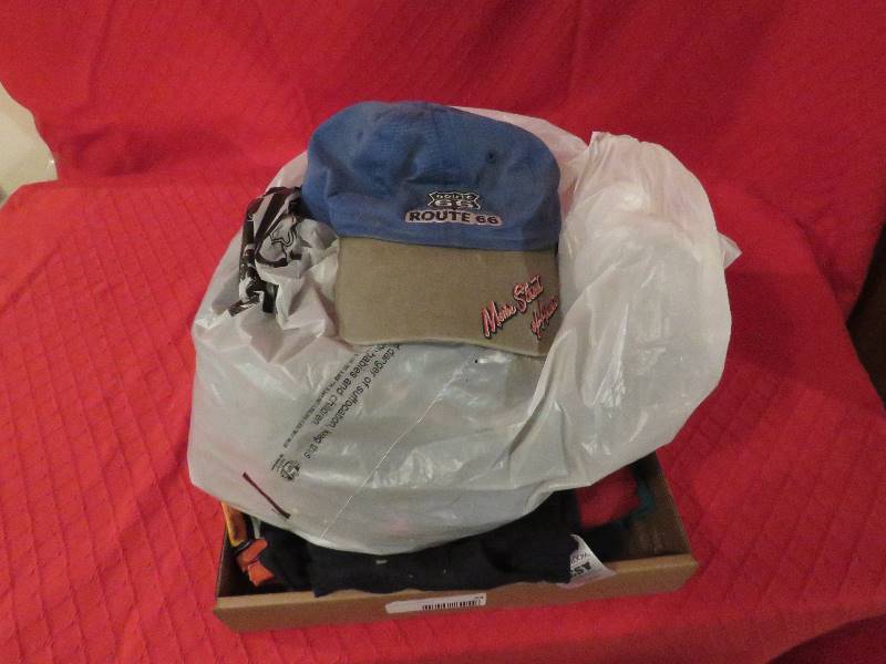 lot 34 image: T-Shirts