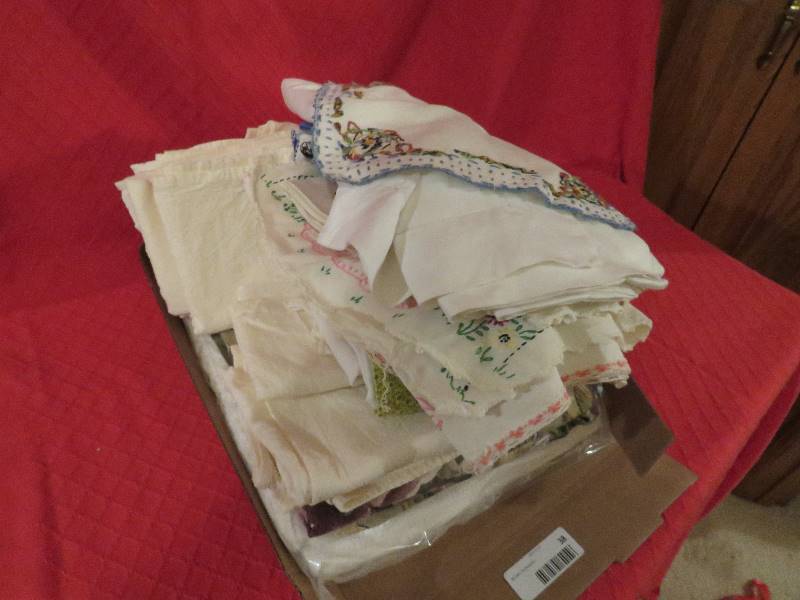 lot 38 image: Kitchen Linens