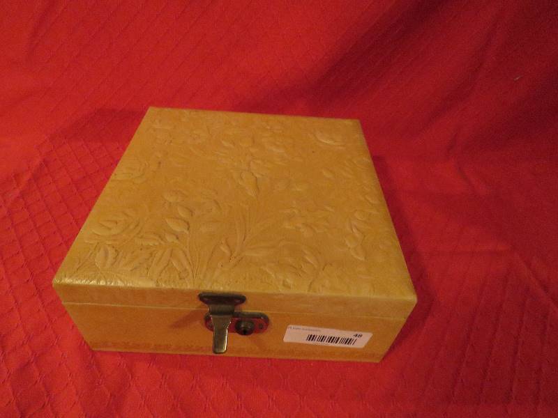 lot 48 image: Jewelry Box
