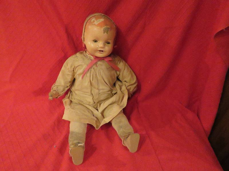 lot 50 image: Antique Doll